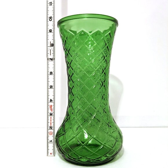 Emerald Green Vase Vintage Hoosier Glass 9 3/4" Tall Quilted Diamond 4081 USA - Picture 5 of 12